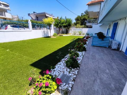 Property building, Patio, Day, Garden, Garden view