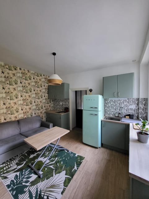 Kitchen or kitchenette, Living room