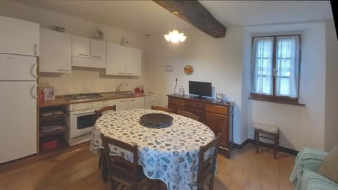 dishwasher, pet friendly, stove, kitchen