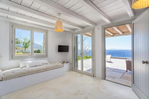 Natural landscape, TV and multimedia, Photo of the whole room, Sea view