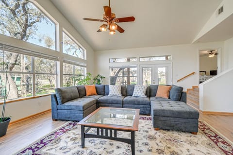 Pin Oak Farmhouse with Patio in Dripping Springs House in Dripping Springs