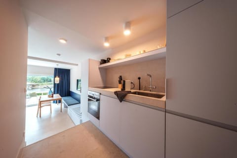 Kitchen or kitchenette, Seating area