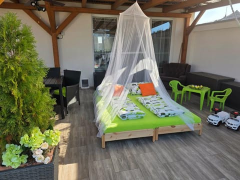 Garden, Seating area