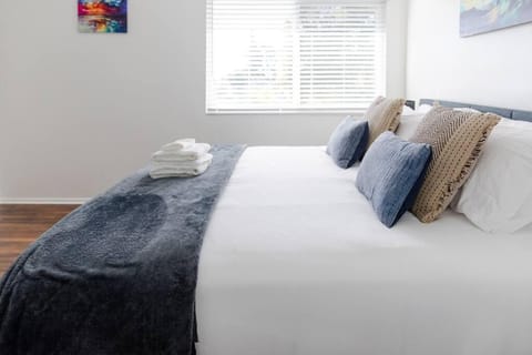 2BD/2BA Apartment in DT ALhambra Apartment in Alhambra