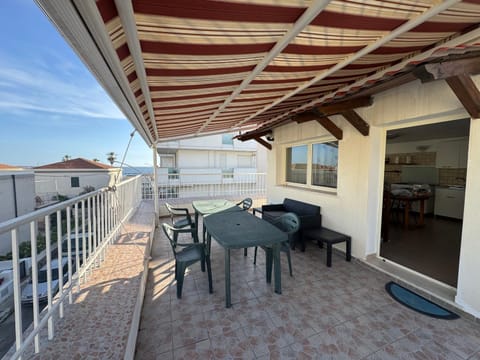View (from property/room), Balcony/Terrace, Dining area