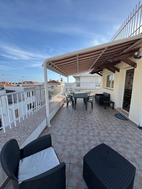 View (from property/room), Balcony/Terrace, Dining area