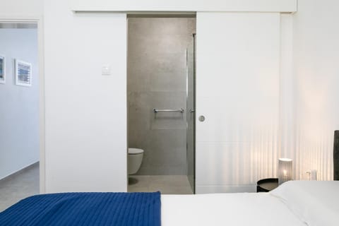 Bed, Bathroom, Bedroom