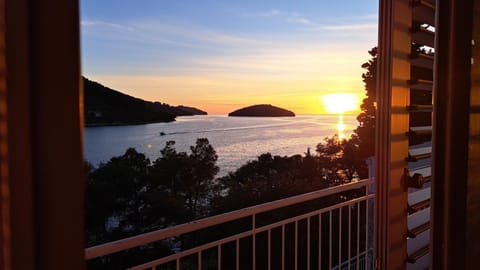 Natural landscape, View (from property/room), Balcony/Terrace, Bedroom, Sea view, Sunset