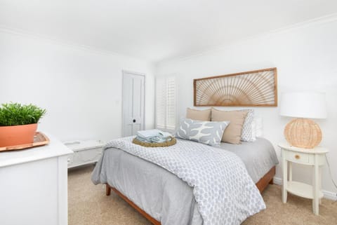 4 Bedroom Oceanfront Home with Giant Patio on the Sand House in Costa Mesa