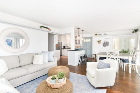 4 Bedroom Oceanfront Home with Giant Patio on the Sand House in Costa Mesa