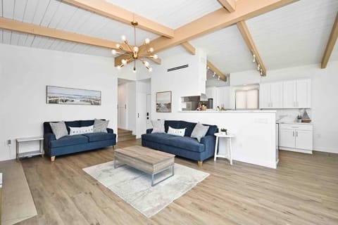 Immaculate Home with 180 degree views of the Beach & Ocean House in Huntington Beach