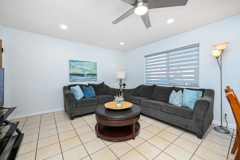 6 Bedroom home located 2 houses in from the Beach House in Balboa Peninsula