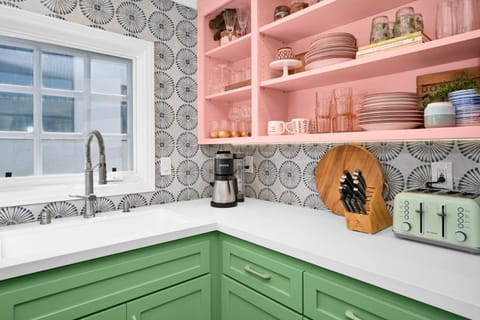 Trendy 3 Bedroom Home with Parking Steps to Beach House in Newport Beach