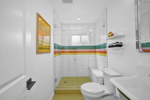 Trendy 3 Bedroom Home with Parking Steps to Beach House in Newport Beach