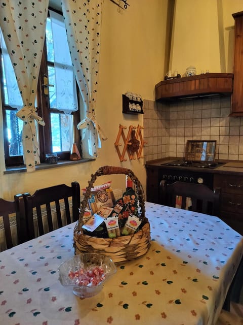 Food and drinks, Dining area, kitchen