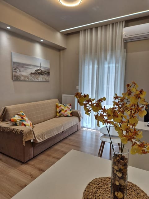 Photo of the whole room, Seating area