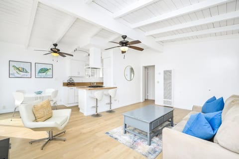 2 Bedroom Upstairs with Balcony Steps from the Sand House in Balboa Peninsula