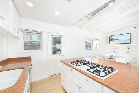 5 Bedroom Duplex 1 minute Walk to the Ocean House in Balboa Peninsula