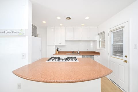 5 Bedroom Duplex 1 minute Walk to the Ocean House in Balboa Peninsula