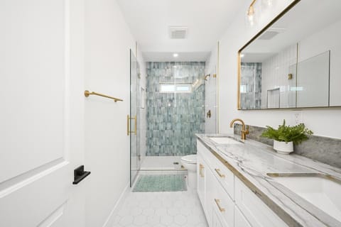 Brand New Home by the Beach & Historic Sunset Water Tower House in Surfside