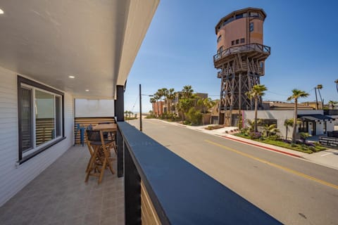 Brand New Home by the Beach & Historic Sunset Water Tower House in Surfside