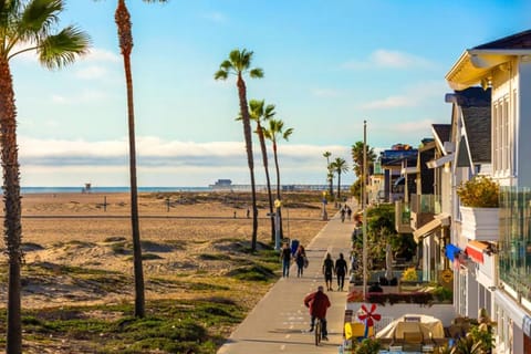 Duplex Across the Street from Beach & Boardwalk House in Balboa Peninsula
