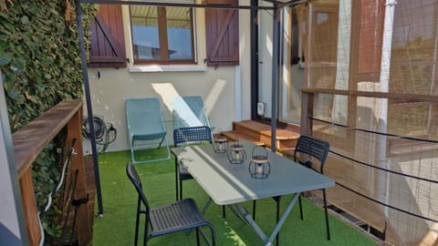 Patio, Dining area