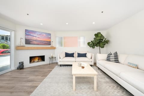 Perfect Renovated and Modern Duplex on Balboa Island House in Balboa Island