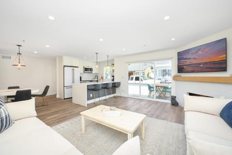 3 Bedroom Renovated Condo on Balboa Island House in Balboa Island