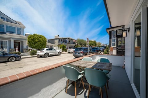 3 Bedroom Renovated Condo on Balboa Island House in Balboa Island