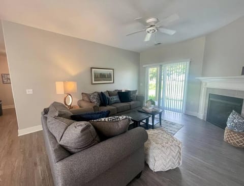 Main Floor 2 Bedroom Condo in Bettendorf Apartment in Bettendorf