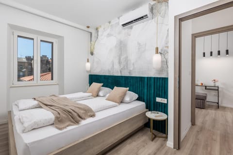 Bed, Photo of the whole room, Bedroom, towels, air conditioner