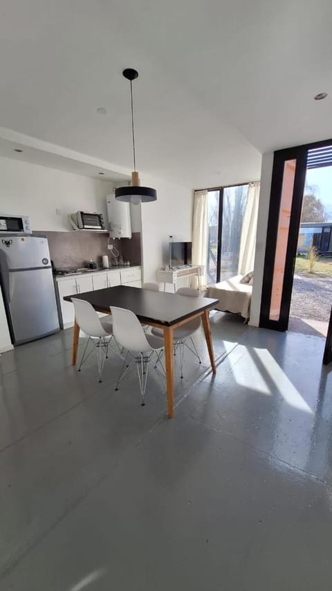 Kitchen or kitchenette, Lounge or bar, Dining area, minibar, oven, pet friendly, stove