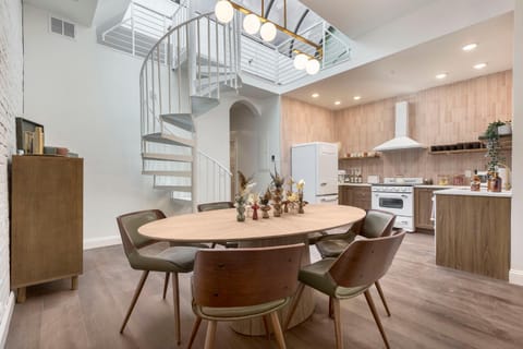 Dining area, kitchen