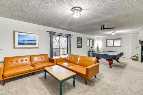 Spacious Holiday Island Escape with Deck and Gas Grill House in Carroll County