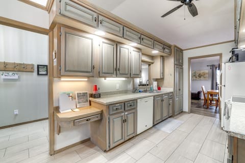 Spacious Holiday Island Escape with Deck and Gas Grill House in Carroll County