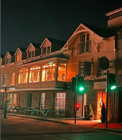 Lounge or bar, Evening entertainment