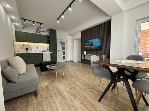 TV and multimedia, Kitchen or kitchenette, Living room, Seating area, Dining area