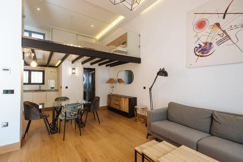 Seating area, Dining area