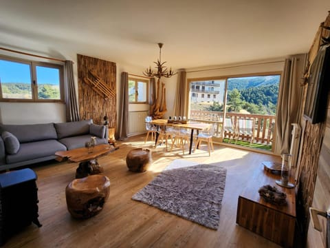 Natural landscape, View (from property/room), Balcony/Terrace, Living room, Dining area, Mountain view