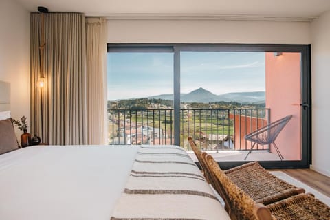 Bed, Natural landscape, View (from property/room), Balcony/Terrace, Bedroom, Mountain view