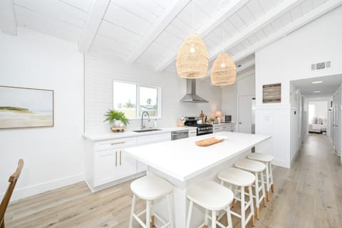 Great Location near the Balboa Pier and Fun Zone with Air conditioning House in Balboa Peninsula