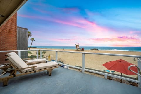 Single Family Home on the Ocean with BEAUTIFUL VIEWS House in Newport Beach