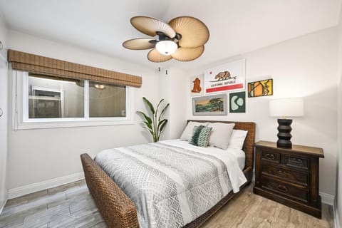 Single Family Home on the Ocean with BEAUTIFUL VIEWS House in Newport Beach