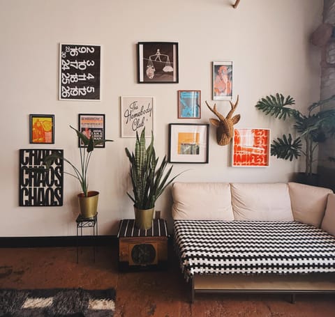 420 Friendly BOHO Loft Downtown KING suite FREE parking Apartment in Windsor