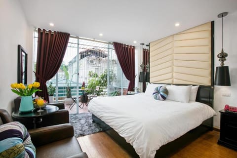 Photo of the whole room, Bedroom