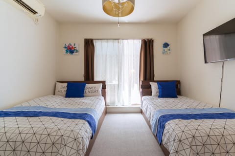 Communal lounge/ TV room, Bed, TV and multimedia, Photo of the whole room, Evening entertainment, Bedroom, air conditioner