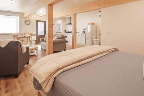 Timberwood Cottage in Downtown Twain Harte Villa in Twain Harte