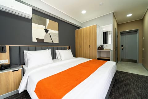 Bed, Photo of the whole room, Bedroom, wardrobe