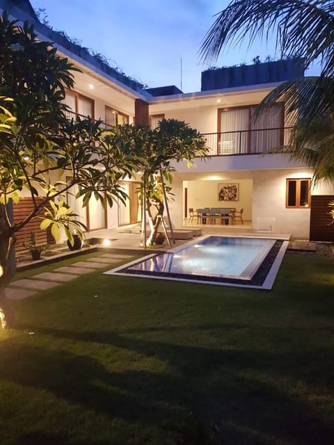 Garden, Pool view, Swimming pool, sunbed